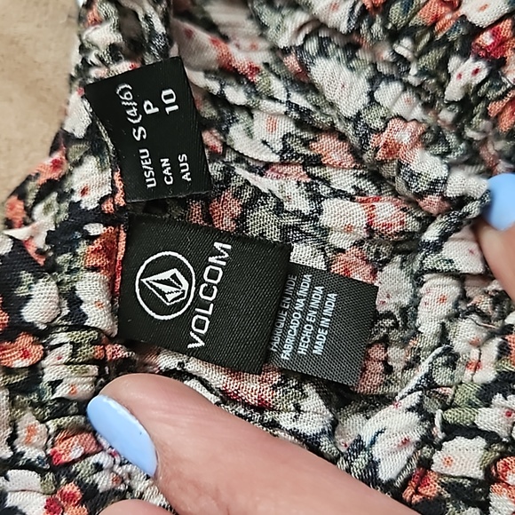 NWT, Volcom floral skirt sz S - Picture 5 of 6